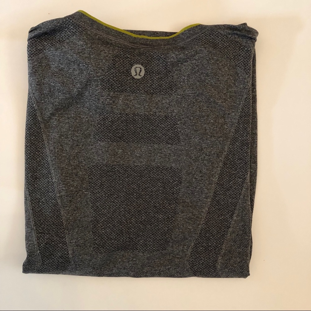 Men’s Lululemon Athletic TShirt